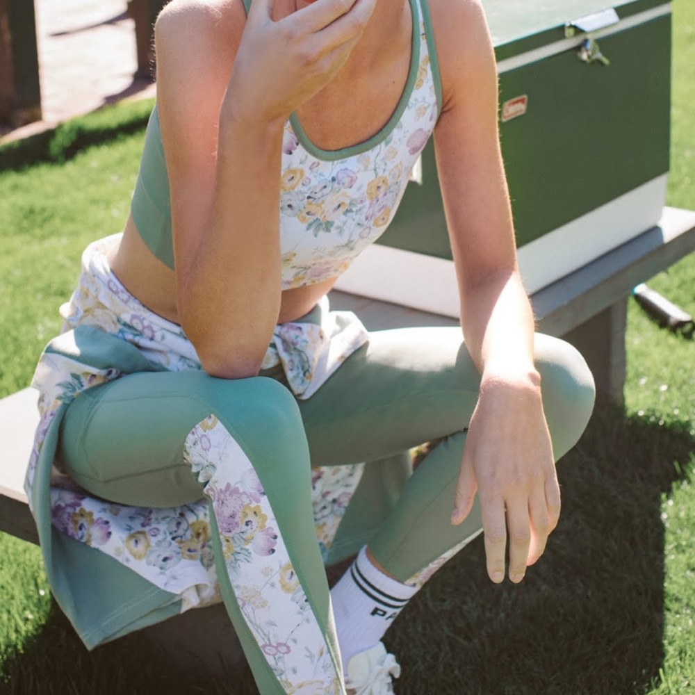 SET of Tuckernuck meadow green leggings and sports bra, size XL, only worn 3x